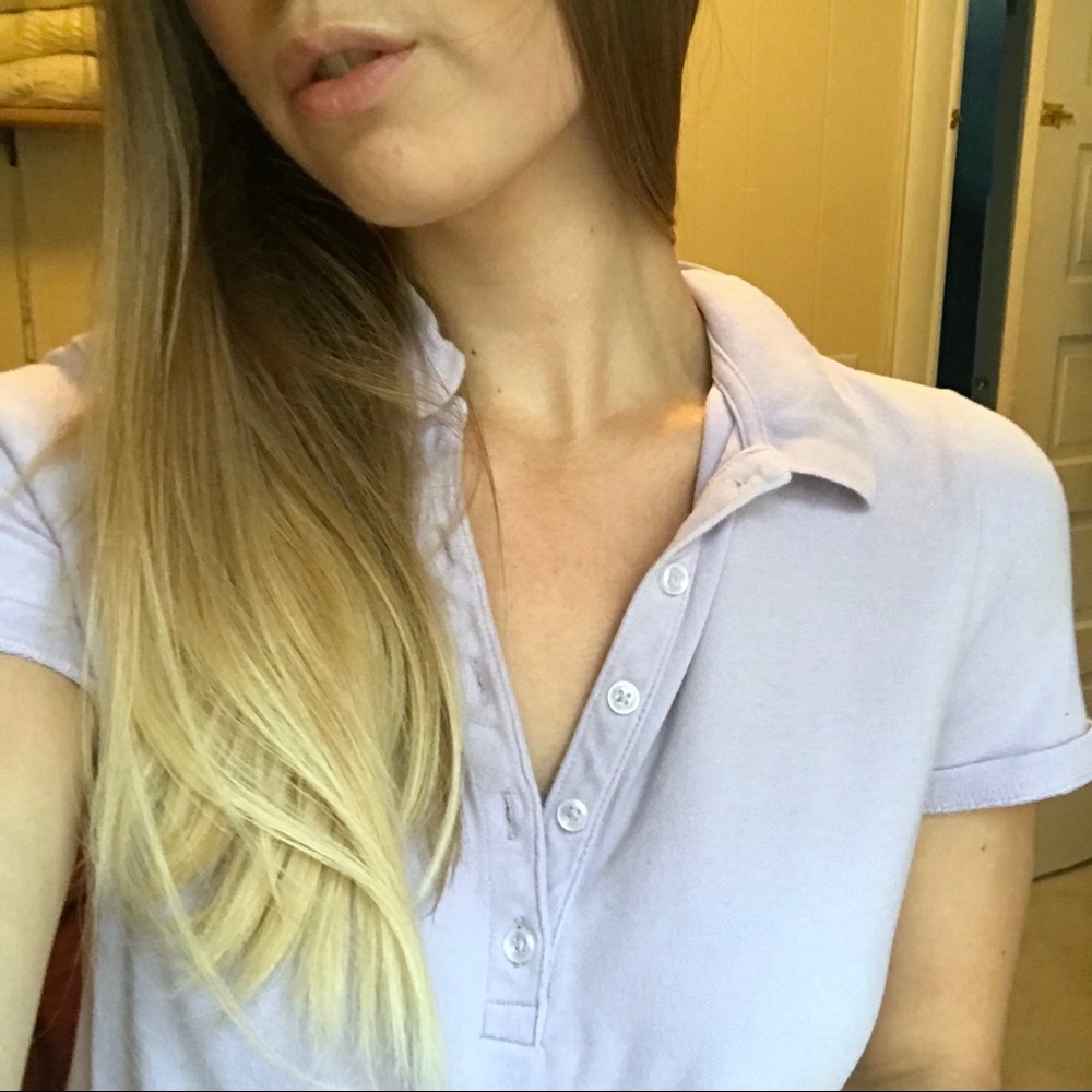 Lilac polo shirt with white buttons